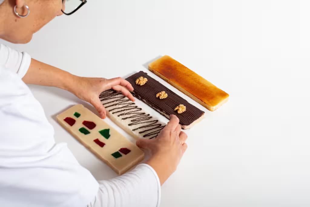 Torrons de nata, coco, xocolata, anous, crema, iema i fruita confitada